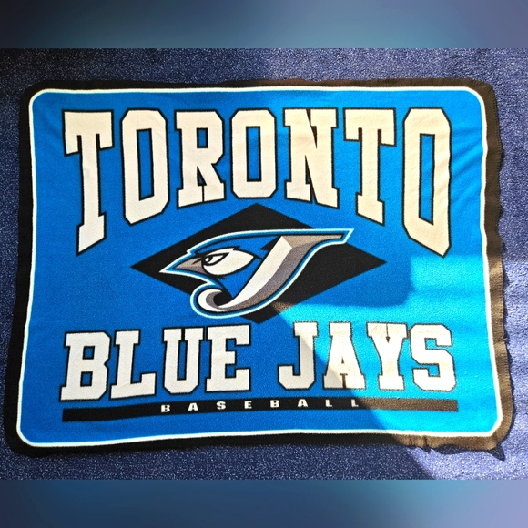 *VINTAGE* Toronto Blue Jays 2000's Throw Blanket - Picture 1 of 2